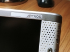 Dettaglio logo e speaker